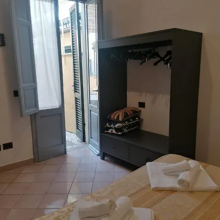 La Casina Giramondo Di Ele Viareggio