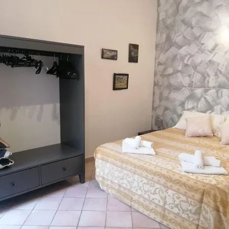 La Casina Giramondo Di Ele Viareggio